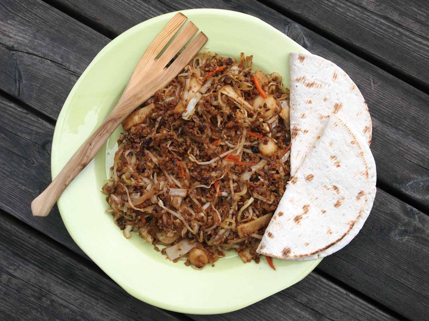bild på Vitkålsfräs med sojafärs, böngroddar och soja – glutenfri, laktosfri, vegan passar alla