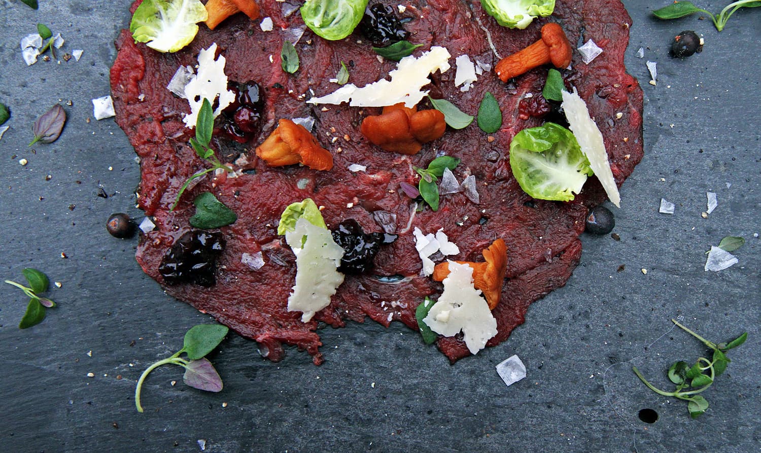 bild på Kockens tips från Anna Pettersson – Carpaccio på reninnerfilé med syltade kantareller och lingonchutney