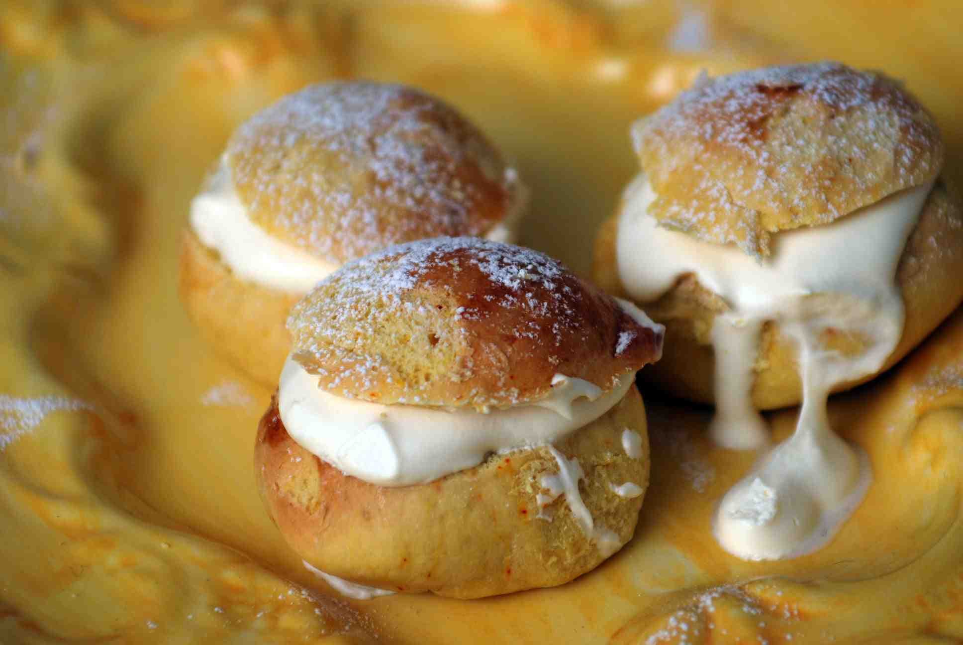 bild på Saffranssemla med cointreau och apelsinskal
