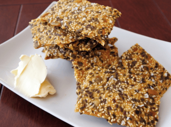 bild på Glutenfritt knäckebröd med frön och majsmjöl