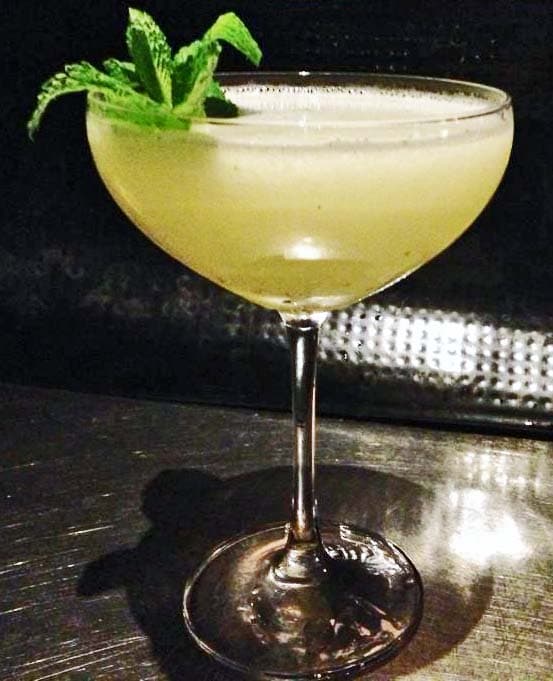 bild på I BAREN med Kenneth Swärd – The New Cuban med Bacardi, St Germain och lime