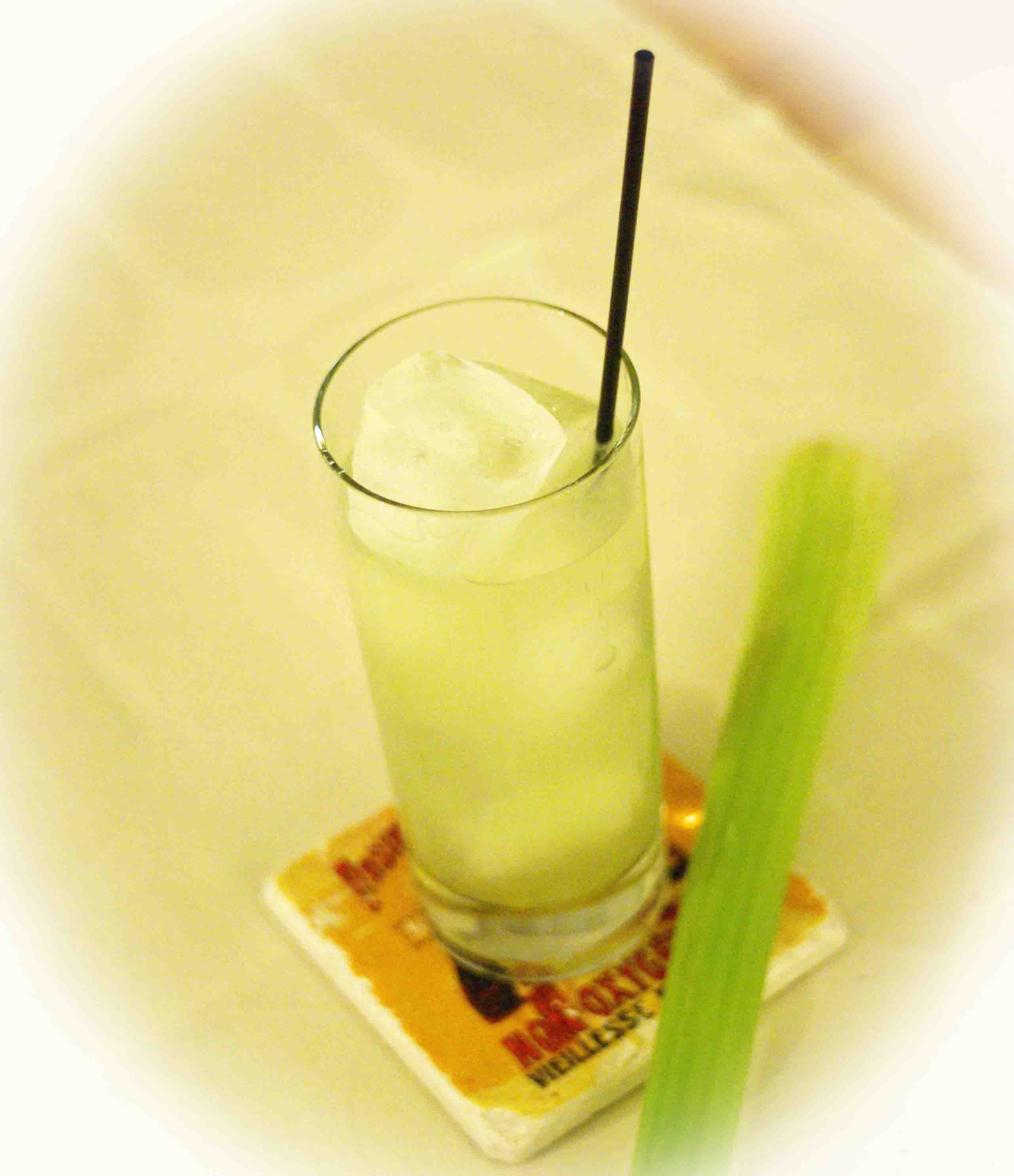 bild på I BAREN med Pontus “Poppe” Berglöf – Celery Collins med vodka, selleri och lime