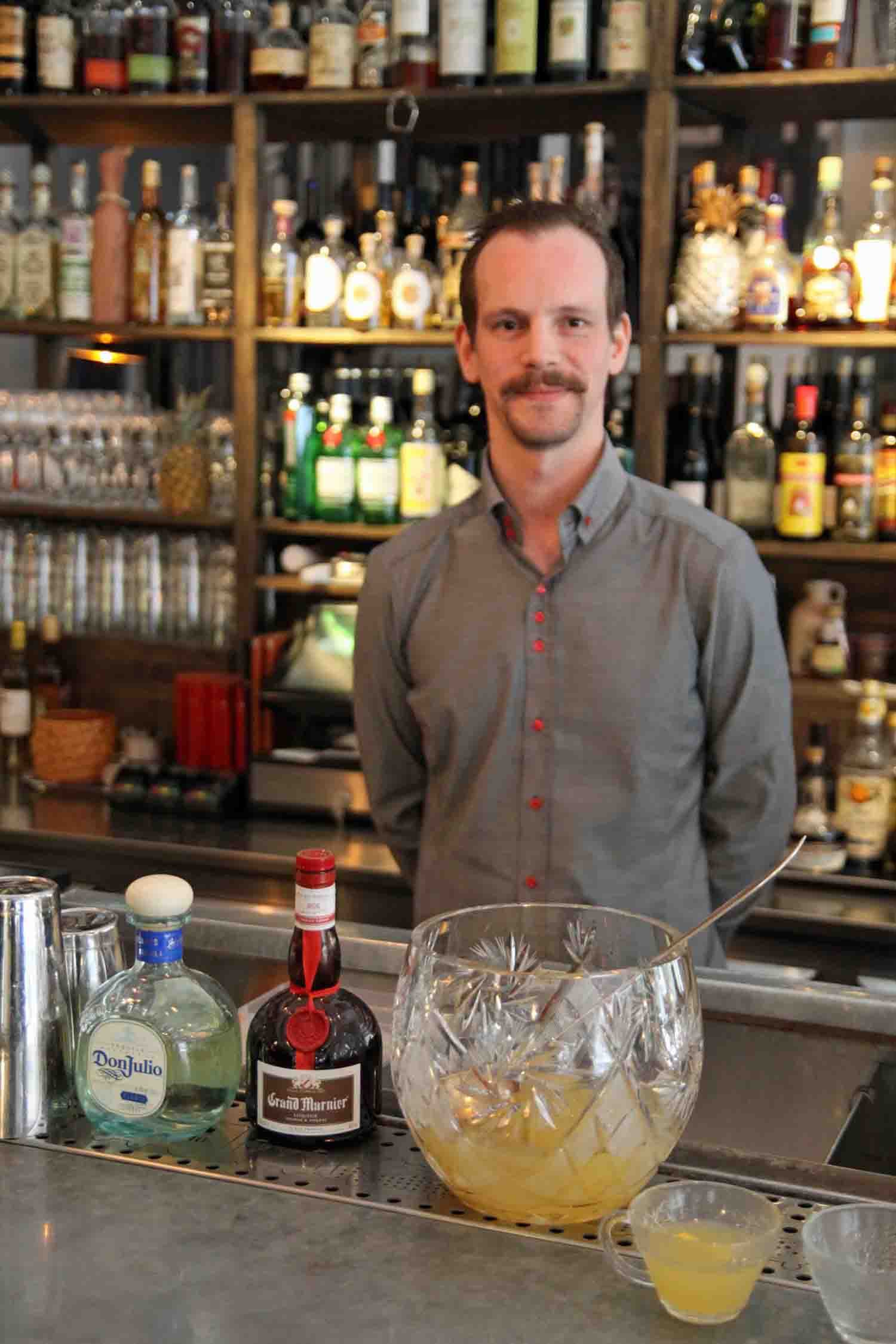 bild på COCKTAILFILM MED JENS DAHLBERG FRÅN NOSH AND CHOW – FIVE STOP PUNCH MED DON JULIO BLANCO, GRAND MARNIER OCH GRAPEFRUKT