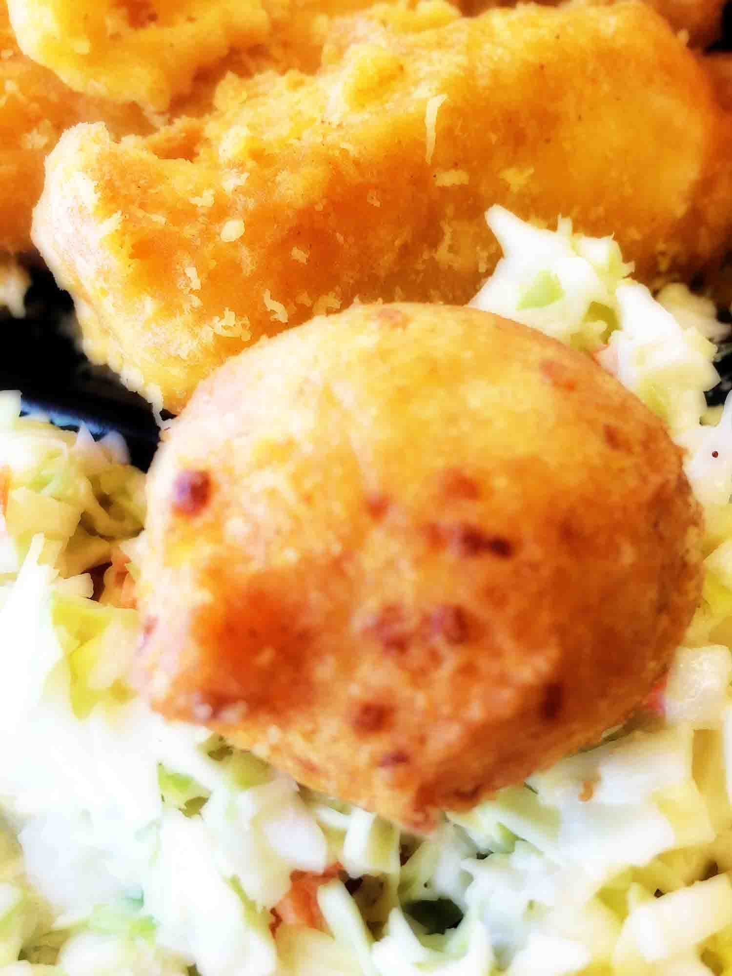 bild på Kockens tips med Jan Lööv – Hushpuppies tillbehör till friterad kattfisk
