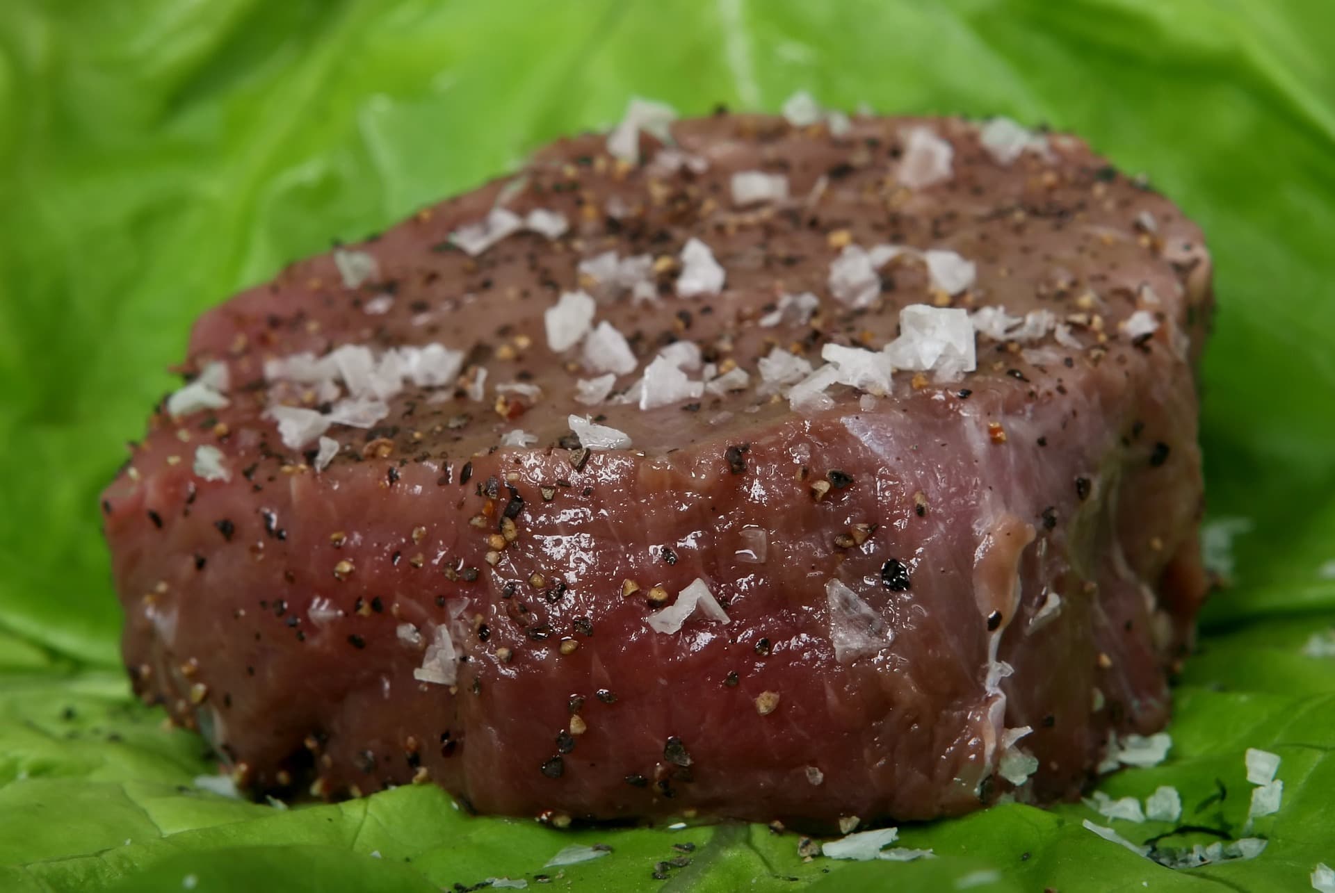 Örtig lammfilé med portvinssås och potatisterrin smaksatt med getost