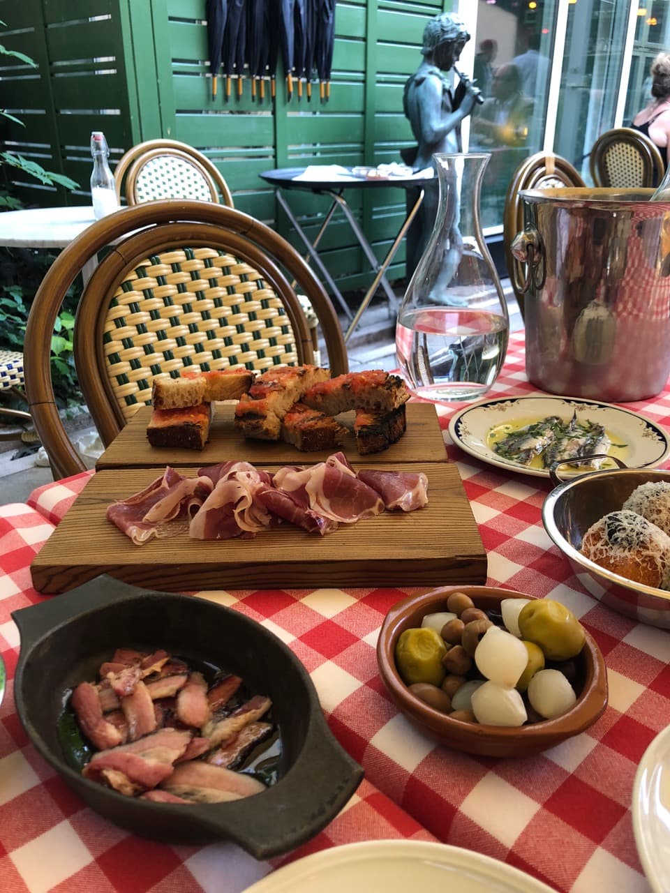 bild på Monastrell att fylla glasen med i sommar