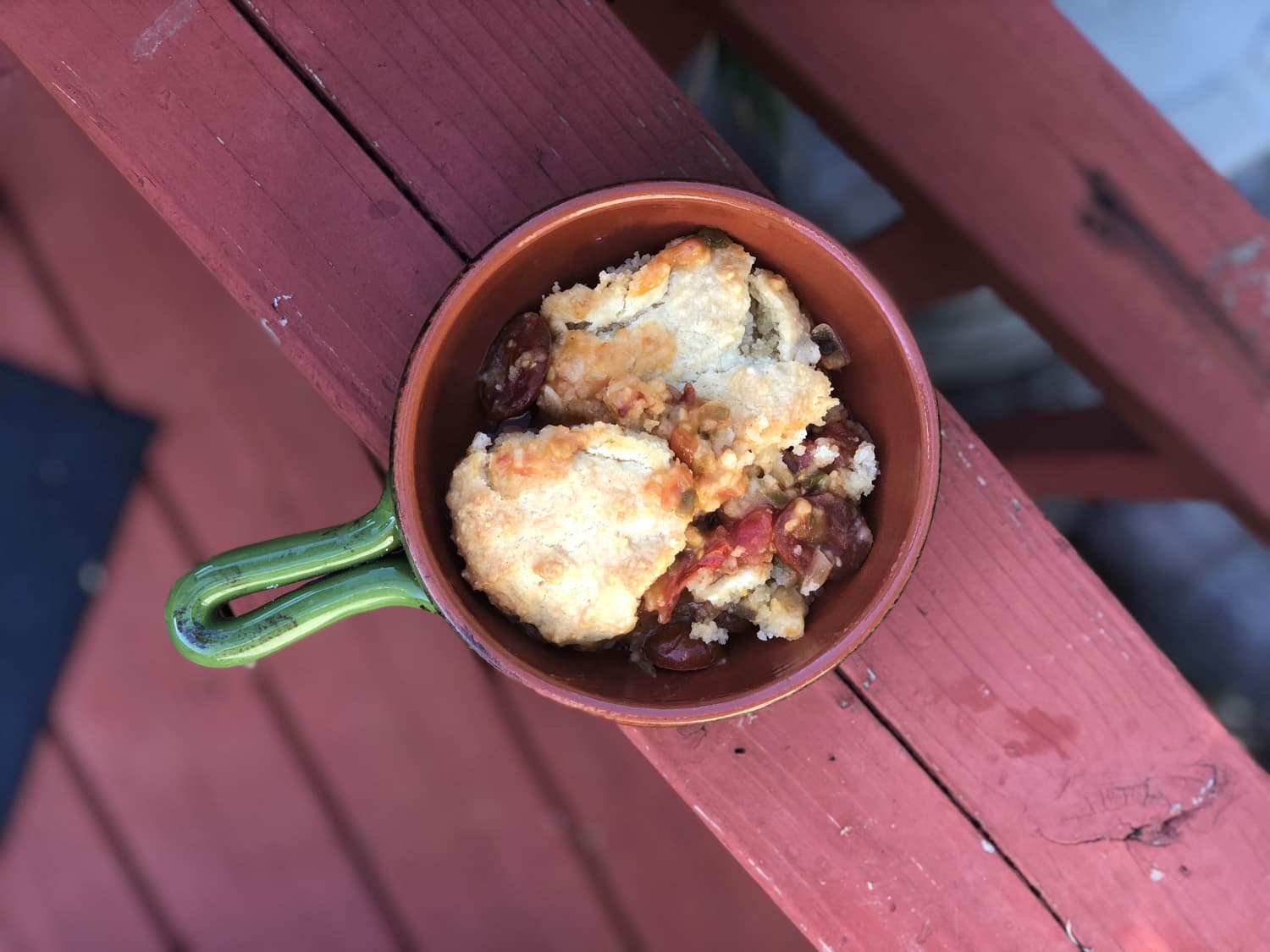 bild på Tomato Cobbler – smulpaj med tomat, timjan och bacon
