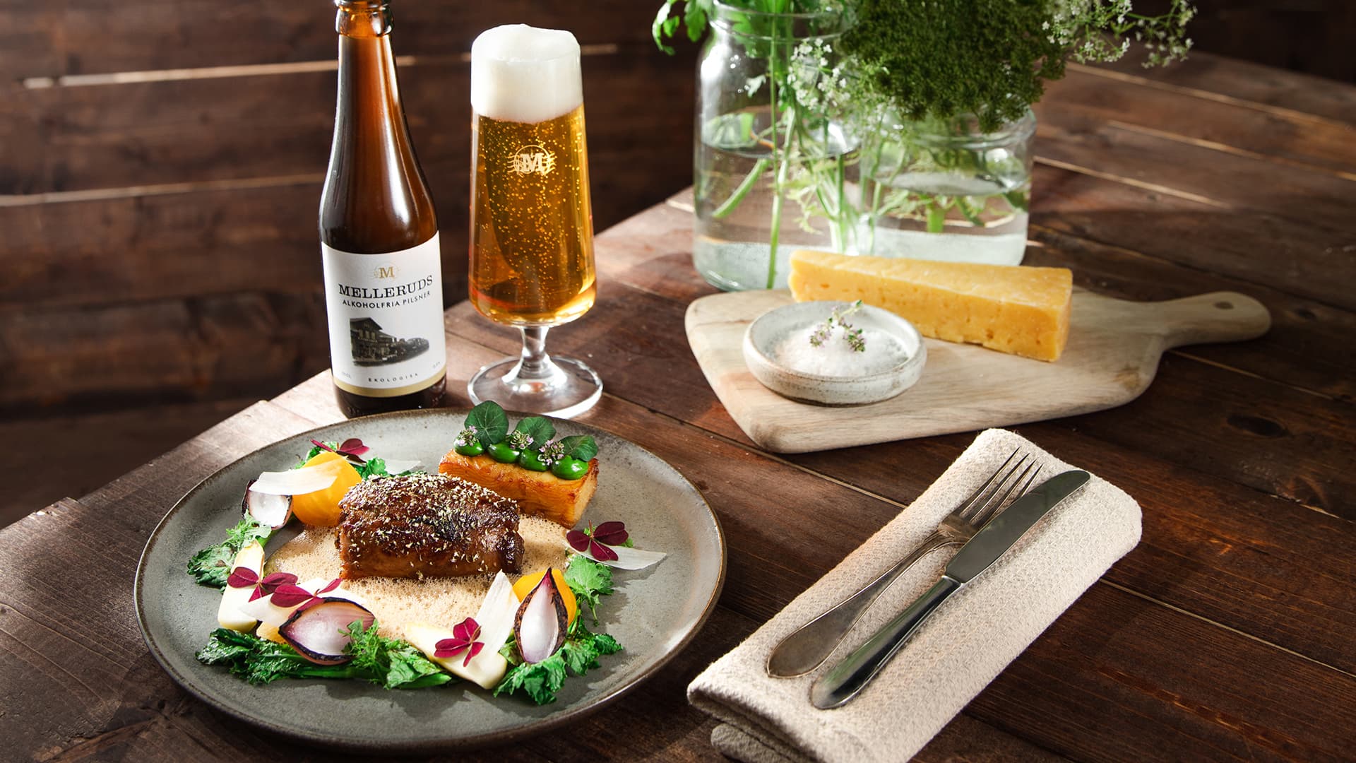 Bild på Pilsnerbräserat lamm med primörer och smörad skysås