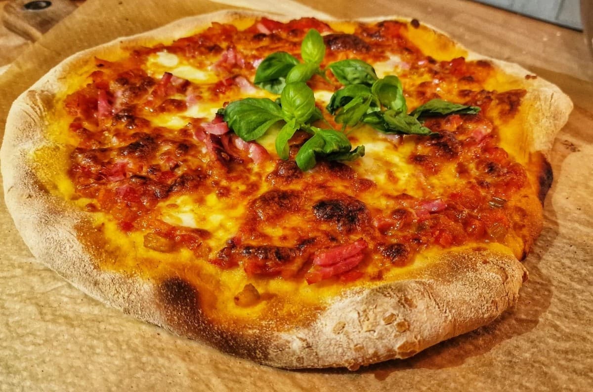 Hemmagjord pizza Pizza, pyttipanna och pasta